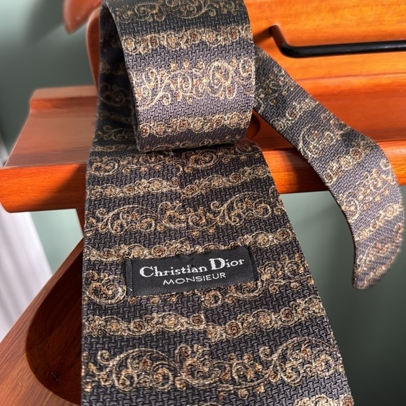 Elegant and classy Christian Dior monsieur 100% silk tie - Picture 4 of 4